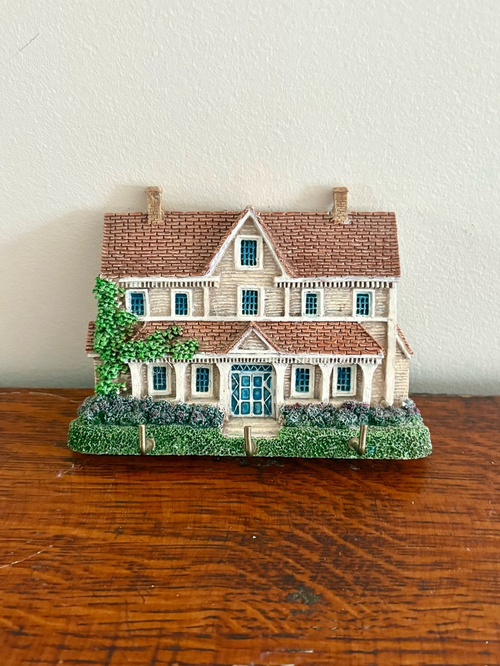 Decorative Cottage Wall Key Holder Rack in Cream and Brown with Blue Door